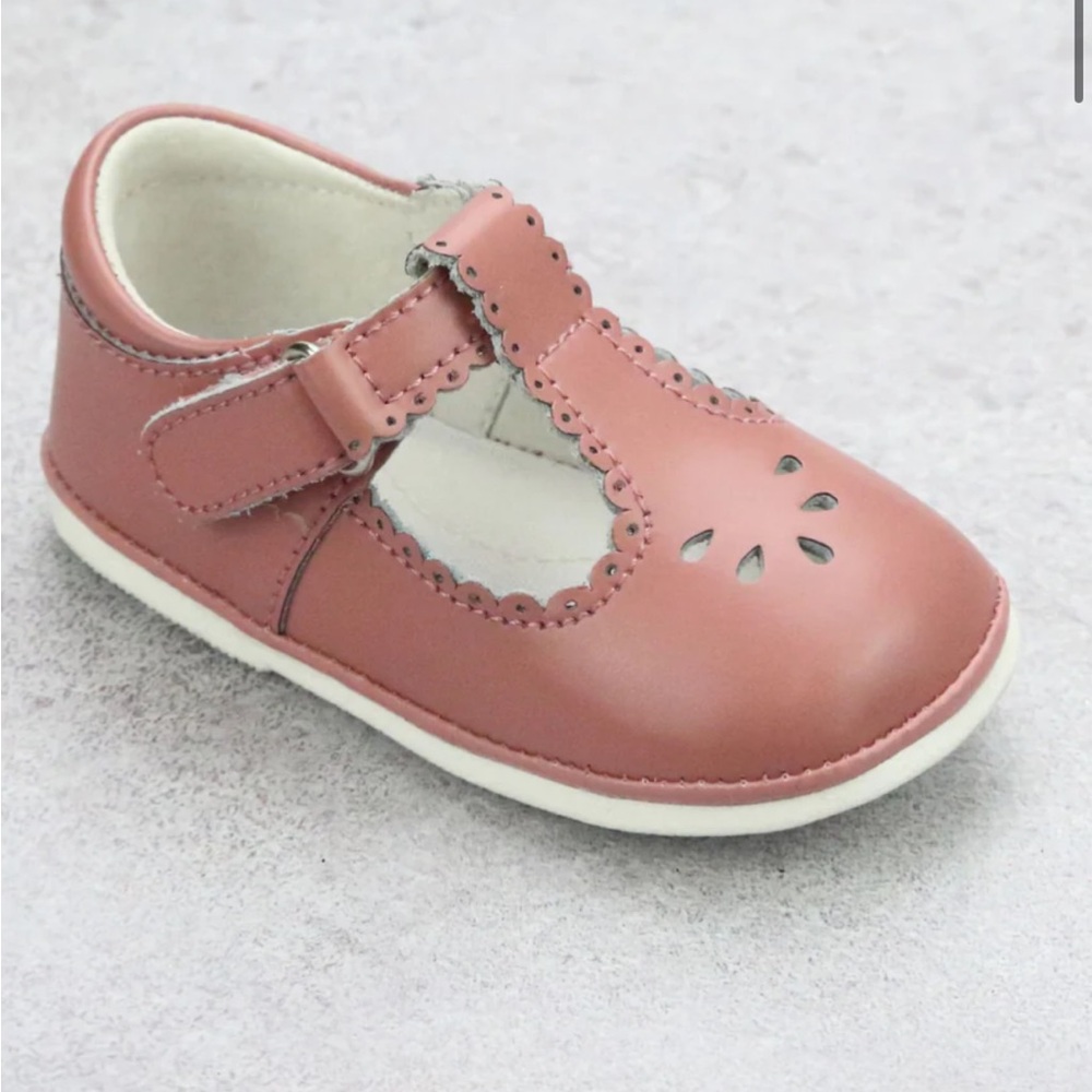 Angel baby scalloped trim Mary Jane’s